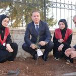 ADIYAMAN (PERRE) - Şeriban ÖZÇAKMAK - Adıyaman'da "Türkiye Yeşeriyor, Gazze Güçleniyor" programı kapsamında düzenlenen fidan dikim etkinliğinde, şehitler ve Gazze için fidanlar toprakla buluşturuldu.