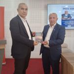 ADIYAMAN (PERRE) - Sibel TURAN- Gazeteci, şair ve yazar Hüseyin Turhal, Adıyaman'ın manevi dünyasına ışık tutan yeni eseri "Ape Aziz Dede" için düzenlenen imza gününde adeta sevgi seliyle karşılaştı.