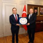 ADIYAMAN (PERRE) - Şeriban ÖZÇAKMAK - Bir dizi temas ve incelemelerde bulunmak üzere Adıyaman'a gelen Çin Halk Cumhuriyeti Ankara Büyükelçisi Jiang Xuebin ve beraberindeki heyet, Adıyaman Valisi Abdullah Küçük'ü ziyaret...