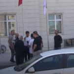 ADIYAMAN (PHA) - Adıyaman Köyevleri Projesi’nde çalışan ve 5 aydır maaşlarını alamayan inşaat işçileri Çevre, Şehircilik ve İklim Değişikliği Adıyaman İl Müdürlüğü binası önünde basın açıklaması yaptı.