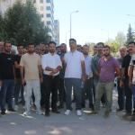 ADIYAMAN (PHA) - Adıyaman Köyevleri Projesi’nde çalışan ve 5 aydır maaşlarını alamayan inşaat işçileri Çevre, Şehircilik ve İklim Değişikliği Adıyaman İl Müdürlüğü binası önünde basın açıklaması yaptı.