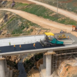 ADIYAMAN (PERRE) - Sibel TURAN-Adıyaman'ın dört bir yanında ulaşım ağını daha güvenli ve konforlu hale getirmek amacıyla Valilik ve İl Özel İdaresi tarafından yürütülen köprü yapım çalışmaları aralıksız sürüyor.