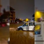 ADIYAMAN (PERRE) - Şeriban ÖZÇAKMAK - Adıyaman'da akşam saatlerinde etkili olan sağanak yağış, cadde ve sokakları suyla kapladı.