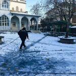 SAKARYA (PERRE) - Hasan GÜLER - Akyazı'da etkili olan kar yağışının ardından Akyazı Belediyesi ekipleri, ilçe genelinde karla mücadele çalışmalarını aralıksız sürdürüyor.