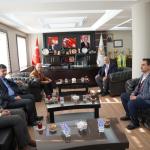 ADIYAMAN (PERRE) - Mustafa KAMIŞ - Ünlü gazeteci ve Sabah Gazetesi köşe yazarı Yavuz Donat, Kahta'ya gerçekleştirdiği ziyaret kapsamında Mehmet Can Hallaç'ı makamında ziyaret etti.