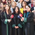 ADIYAMAN (PERRE) - (ADIYAMAN) - Adıyaman'da 2'si mağdur genç kızın akrabası olmak üzere üç sanığın yargılandığı cinsel istismar davasının karar duruşması öncesi, kadın örgütleri ve çeşitli sivil toplum kuruluşları Adıyam...