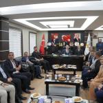 ADIYAMAN (PERRE) - Şeriban ÖZÇAKMAK - Adıyaman milletvekilleri, Kahta Kaymakamı, il ve ilçe teşkilatı yöneticileri ile kurum temsilcileri, Kahta Belediye Başkanı Mehmet Can Hallaç'ı "Halkın Makamı"nda ziyaret etti.