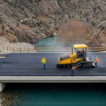 ADIYAMAN (PERRE) - Sibel TURAN-Adıyaman'ın dört bir yanında ulaşım ağını daha güvenli ve konforlu hale getirmek amacıyla Valilik ve İl Özel İdaresi tarafından yürütülen köprü yapım çalışmaları aralıksız sürüyor.
