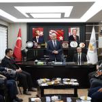 ADIYAMAN (PERRE) - Şeriban ÖZÇAKMAK - Adıyaman milletvekilleri, Kahta Kaymakamı, il ve ilçe teşkilatı yöneticileri ile kurum temsilcileri, Kahta Belediye Başkanı Mehmet Can Hallaç'ı "Halkın Makamı"nda ziyaret etti.