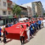 ADIYAMAN (PERRE) - Sibel TURAN-Kahta'da Gençlik Haftası dolayısıyla düzenlenen yürüyüş yoğun bir katılımla gerçekleşti.