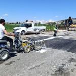 ADIYAMAN (PERRE) - Şeriban ÖZÇAKMAK - Adıyaman Belediyesi, okul çevreleri başta olmak üzere asfaltı tamamlanan bölgelerde kasis ve yol çizgi çalışmalarını hızlandırdı.